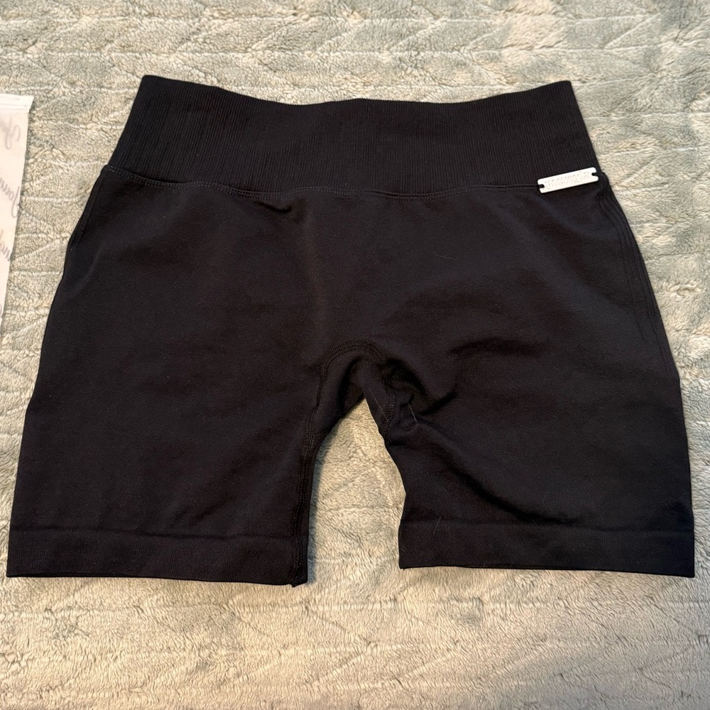 LIKE NEW YoungLA W176 - SCULPT SEAMLESS SHORTS